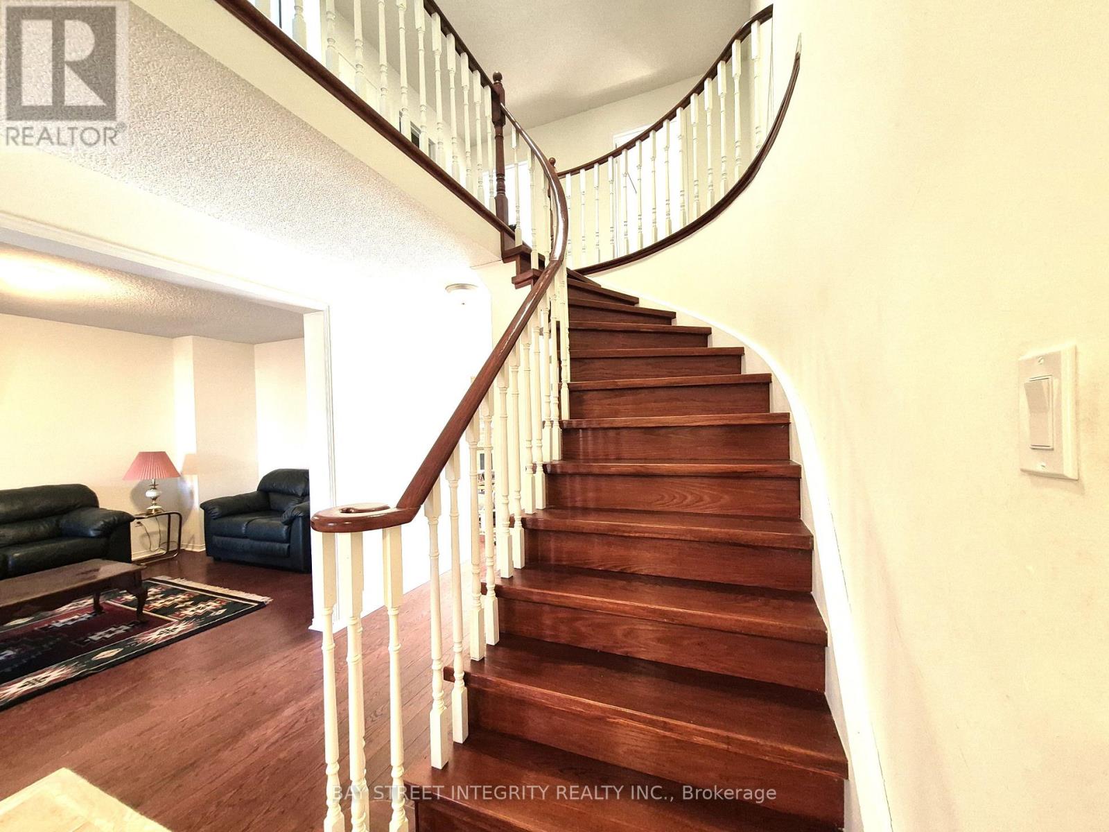 5132 Guildwood Way, Mississauga, Ontario  L5R 2S7 - Photo 2 - W13141744