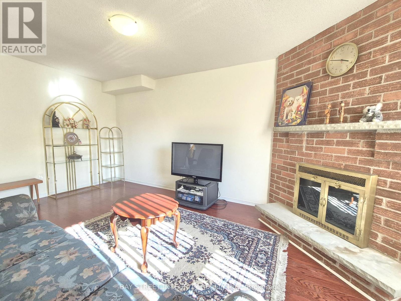 5132 Guildwood Way, Mississauga, Ontario  L5R 2S7 - Photo 5 - W13141744