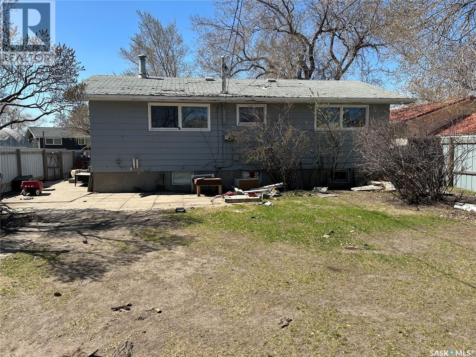 825 Valley Street, Estevan, Saskatchewan  S4A 0C8 - Photo 3 - SK036209