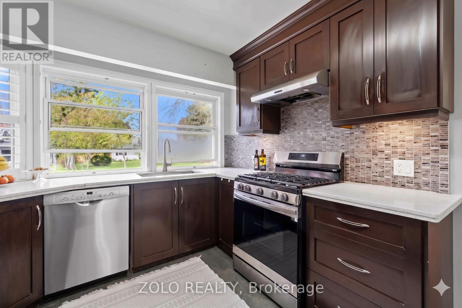 9 Brookside Avenue, Grimsby, Ontario  L3M 1V8 - Photo 10 - X13141718