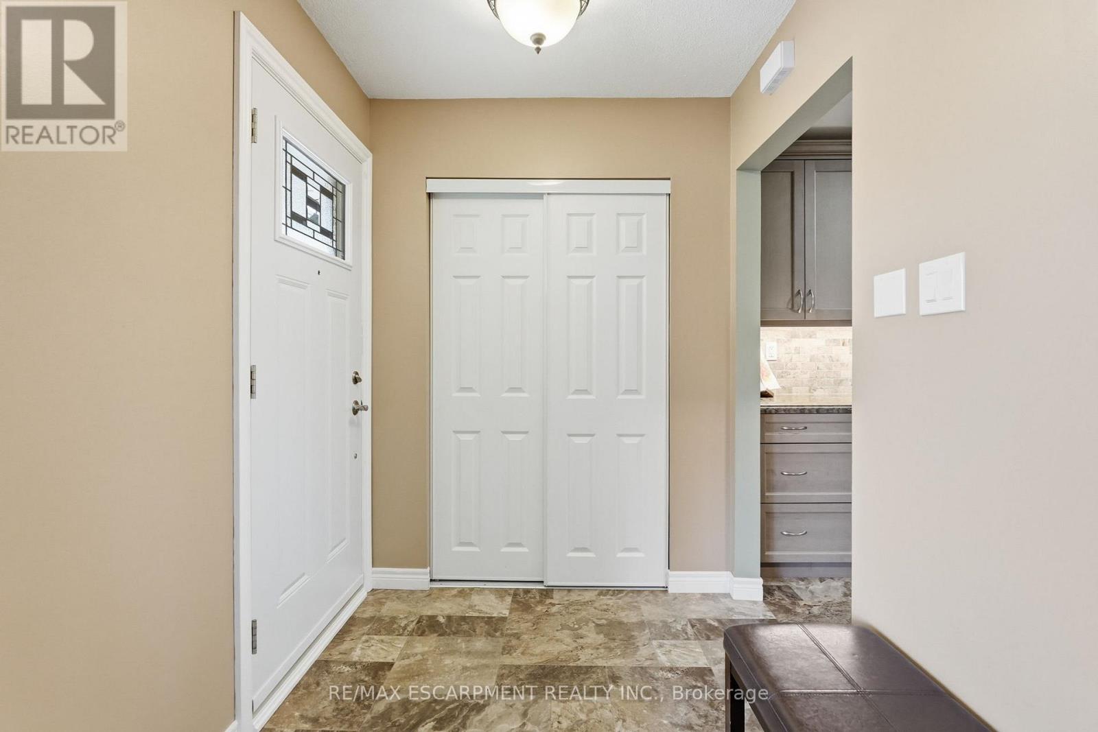 300 Eaglewood Drive, Hamilton, Ontario  L8W 1T5 - Photo 3 - X13141770