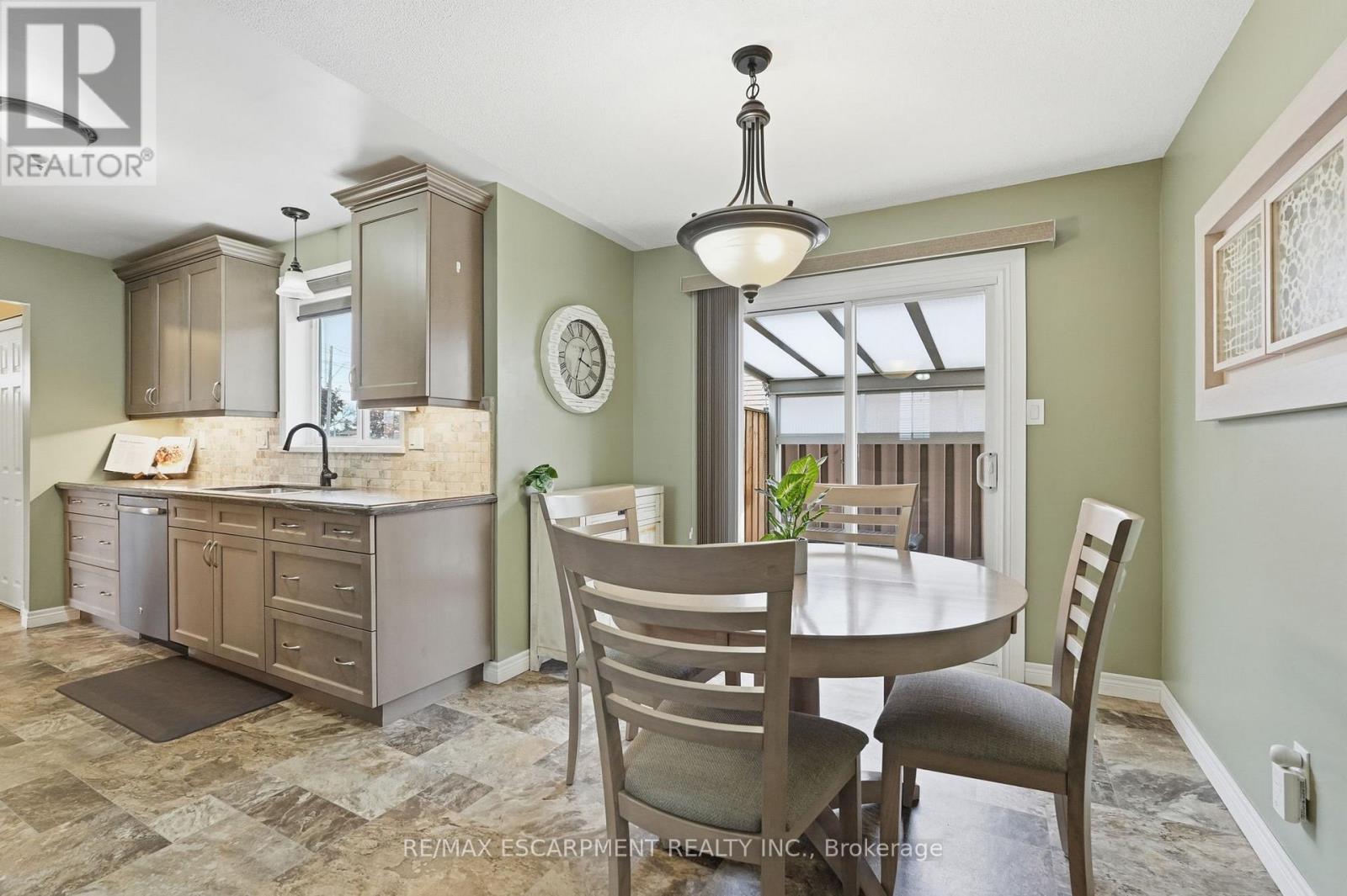 300 Eaglewood Drive, Hamilton, Ontario  L8W 1T5 - Photo 8 - X13141770