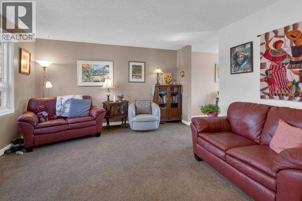 16 Alcock Close, Okotoks, Alberta  T1S 1H1 - Photo 2 - A2309003
