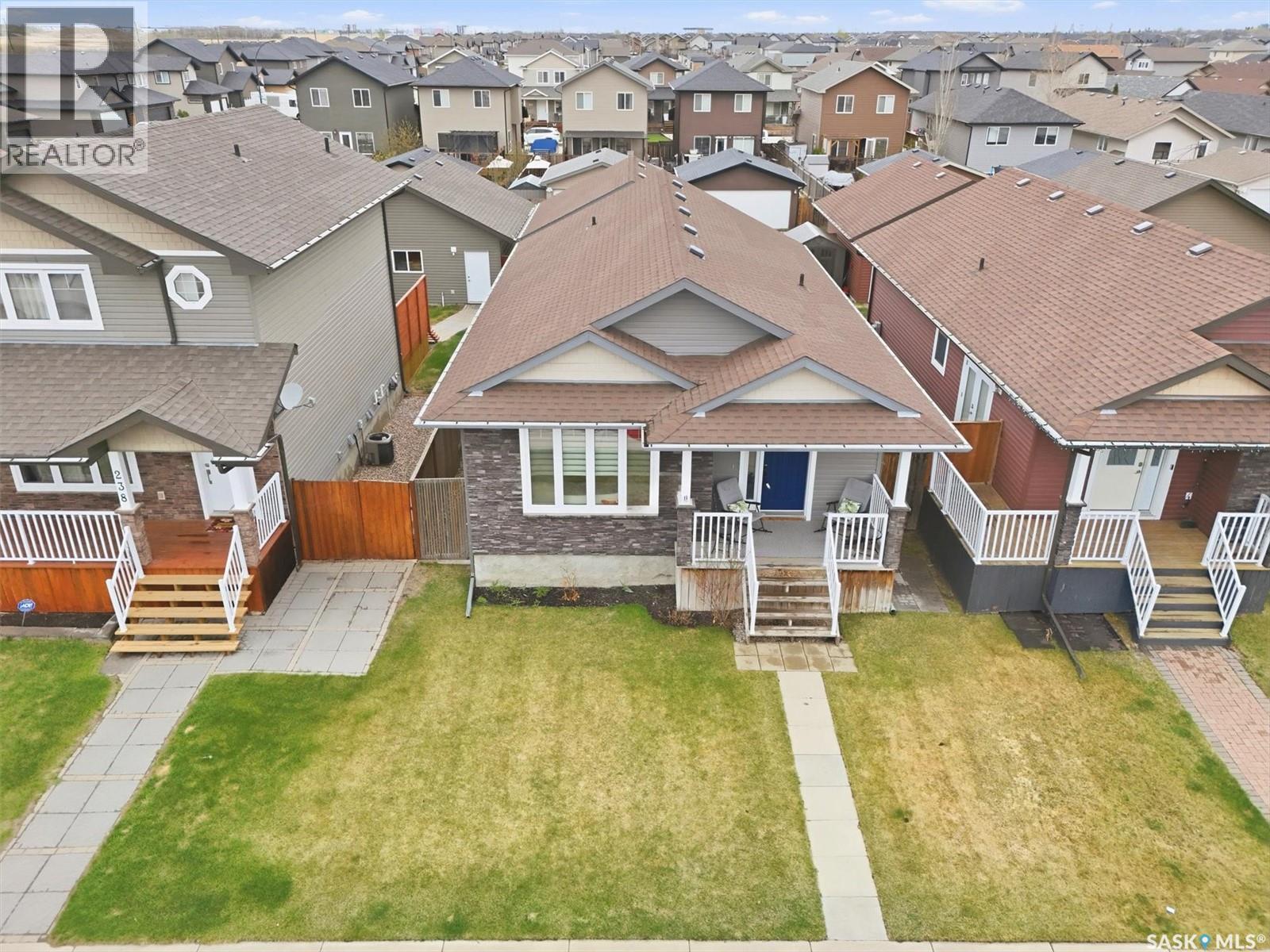 234 Klassen Crescent, Saskatoon, Saskatchewan  S7R 0E9 - Photo 5 - SK036222