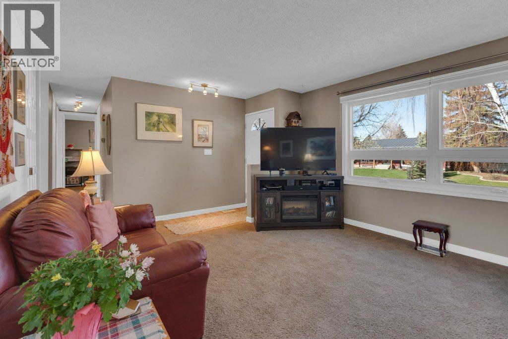16 Alcock Close, Okotoks, Alberta  T1S 1H1 - Photo 4 - A2309003