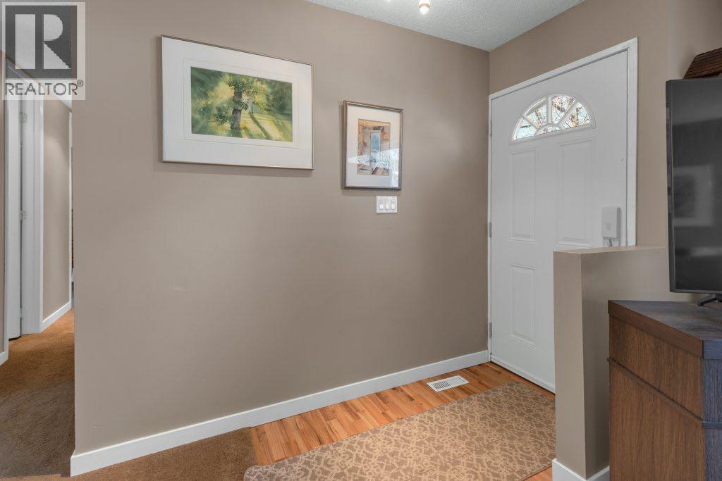 16 Alcock Close, Okotoks, Alberta  T1S 1H1 - Photo 6 - A2309003