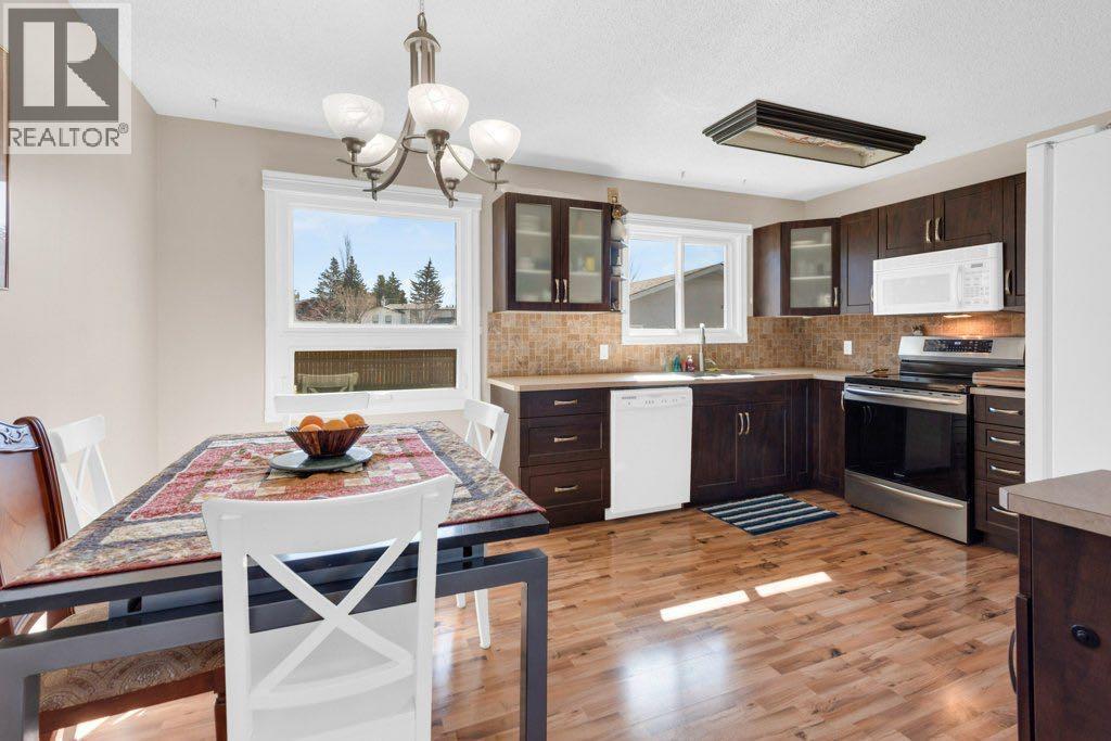 16 Alcock Close, Okotoks, Alberta  T1S 1H1 - Photo 7 - A2309003