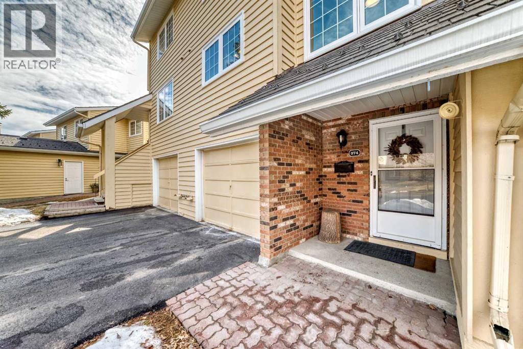 374 Point Mckay Gardens NW, Calgary, Alberta  T3B 4V8 - Photo 2 - A2309597