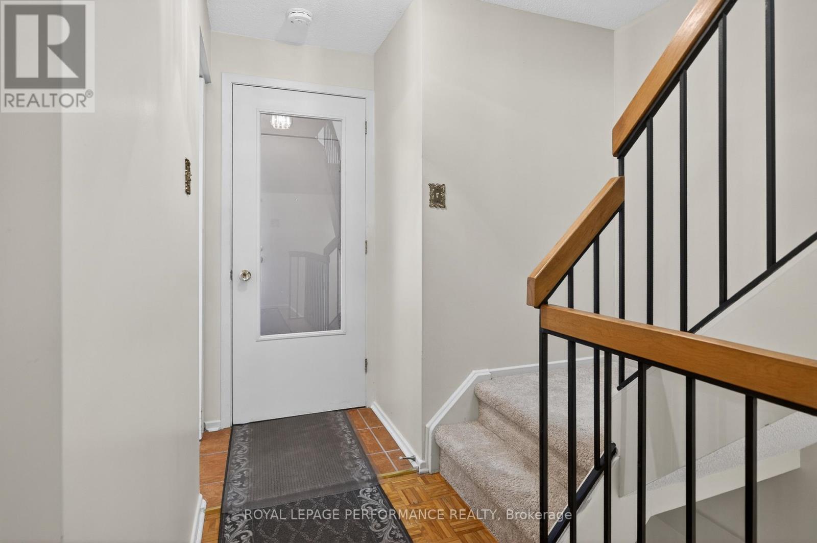 402 Duval Lane, Ottawa, Ontario  K1E 2K2 - Photo 10 - X13141816