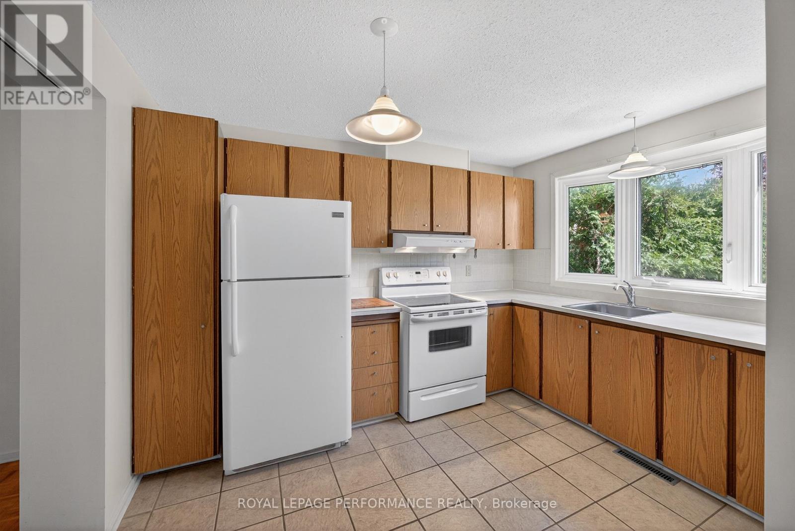 402 Duval Lane, Ottawa, Ontario  K1E 2K2 - Photo 13 - X13141816