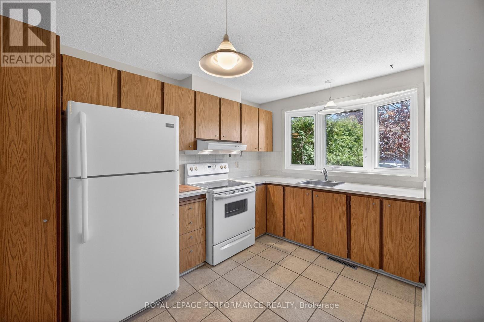 402 Duval Lane, Ottawa, Ontario  K1E 2K2 - Photo 14 - X13141816