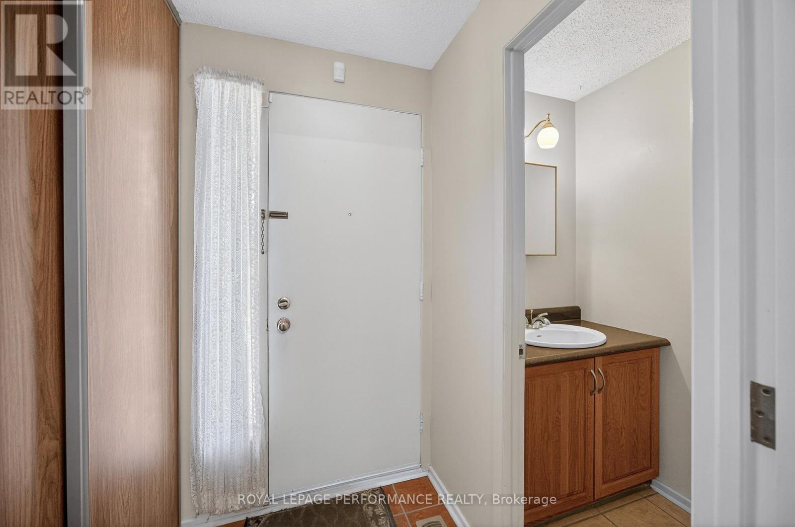 402 Duval Lane, Ottawa, Ontario  K1E 2K2 - Photo 7 - X13141816