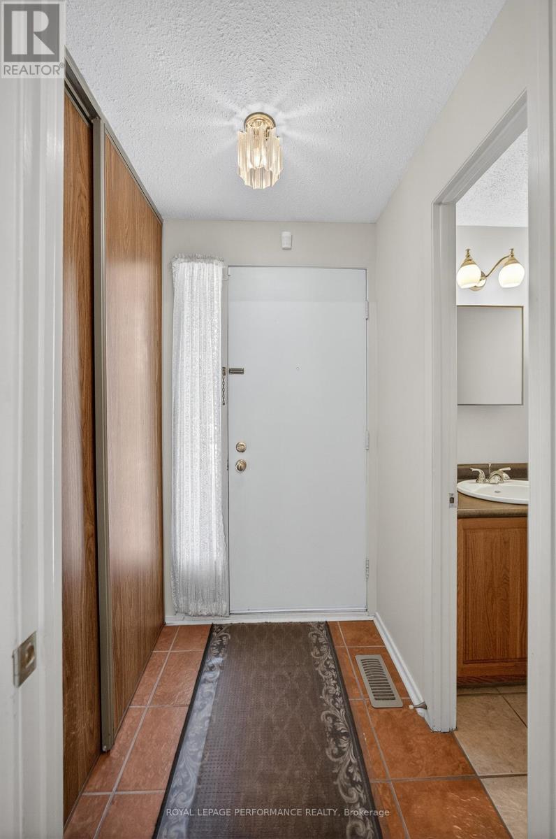 402 Duval Lane, Ottawa, Ontario  K1E 2K2 - Photo 8 - X13141816