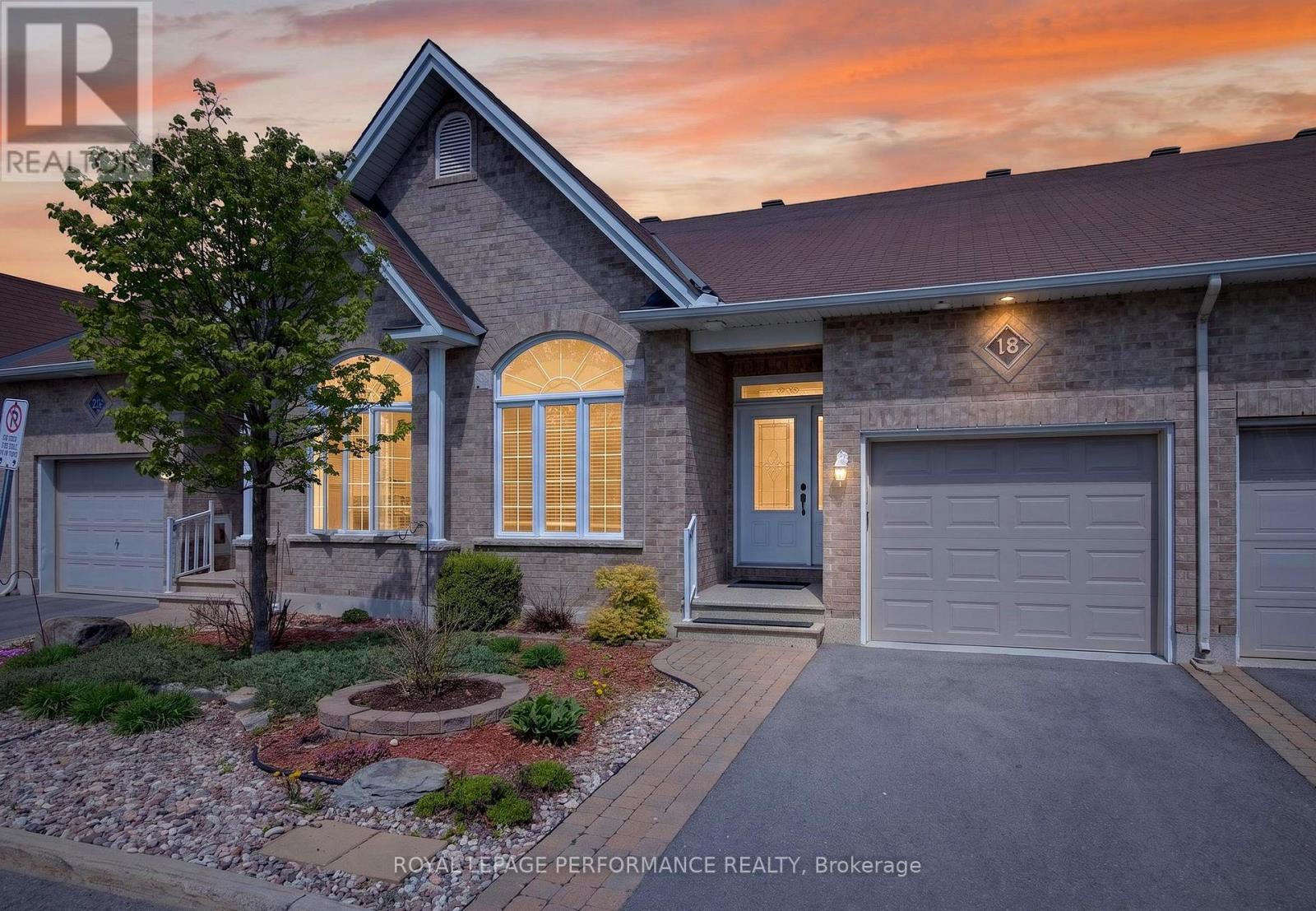 $699,90018 Chapelier Private, Ottawa, Ontario