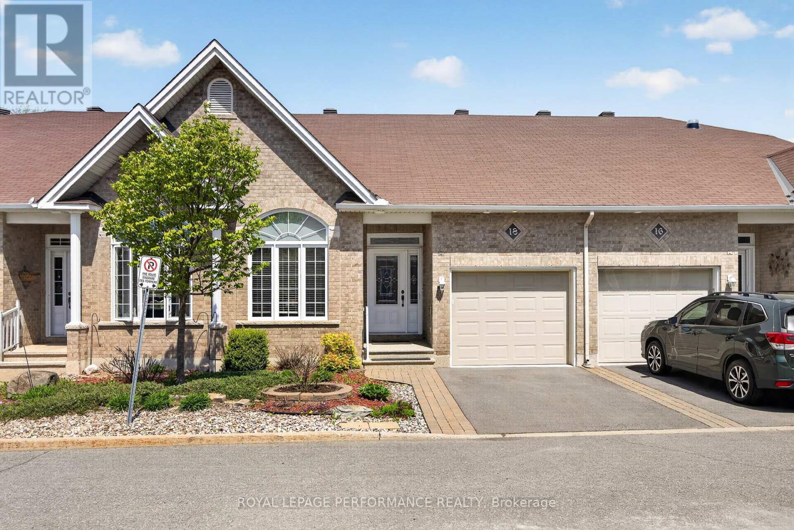 18 Chapelier Private, Ottawa, Ontario  K1E 3Y1 - Photo 2 - X13141830