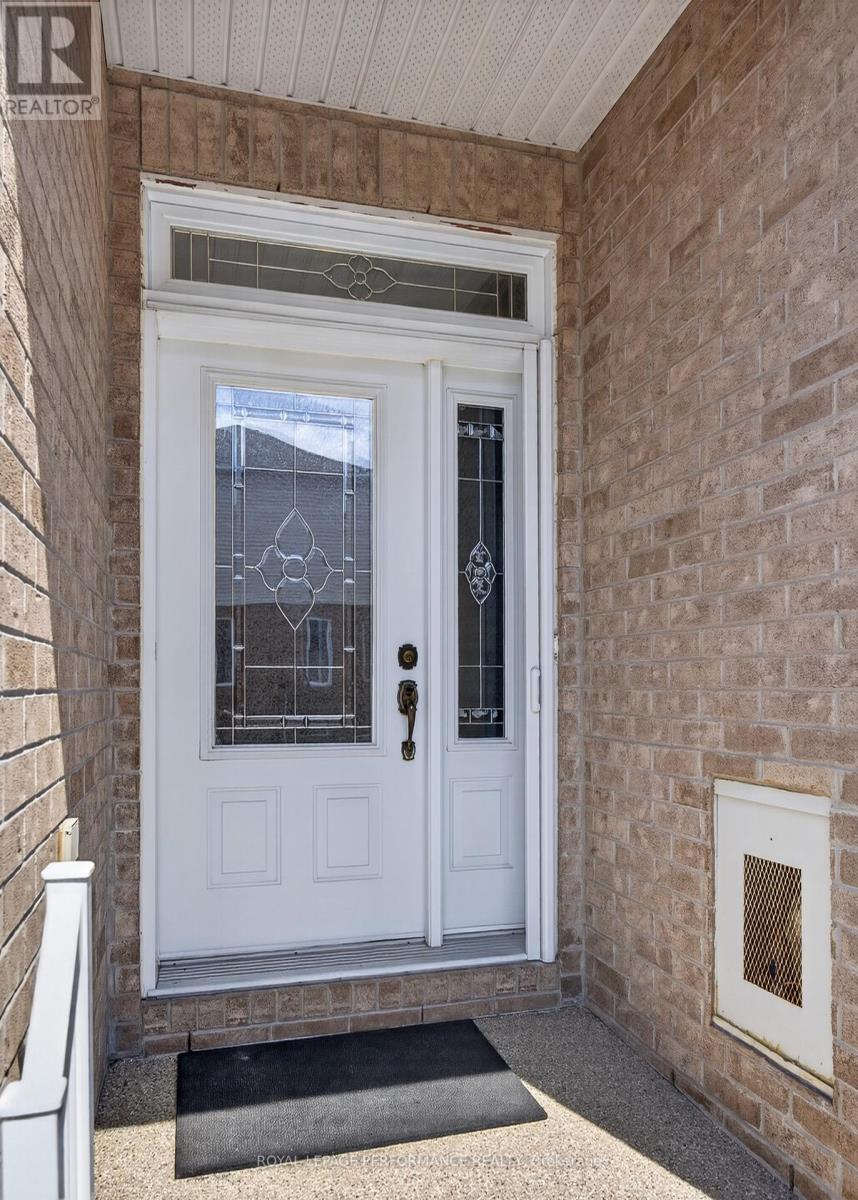 18 Chapelier Private, Ottawa, Ontario  K1E 3Y1 - Photo 4 - X13141830