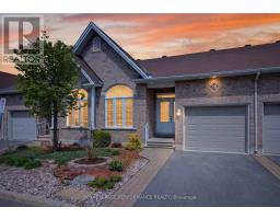 18 CHAPELIER PRIVATE, Ottawa, Ontario
