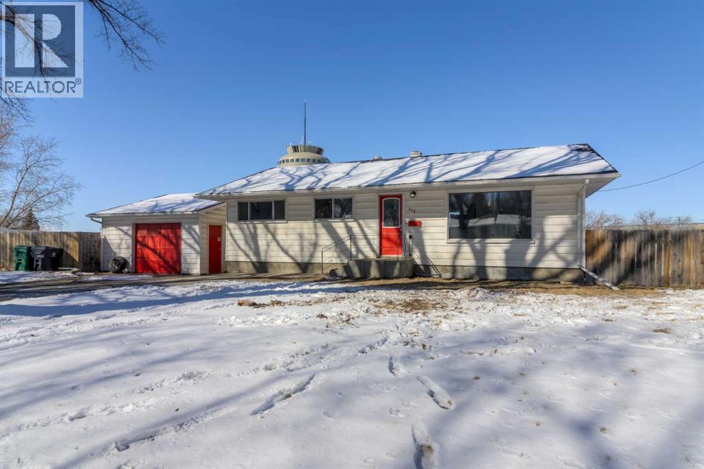 220 23 Street S, Lethbridge, Alberta  T1J 3M6 - Photo 2 - A2291546