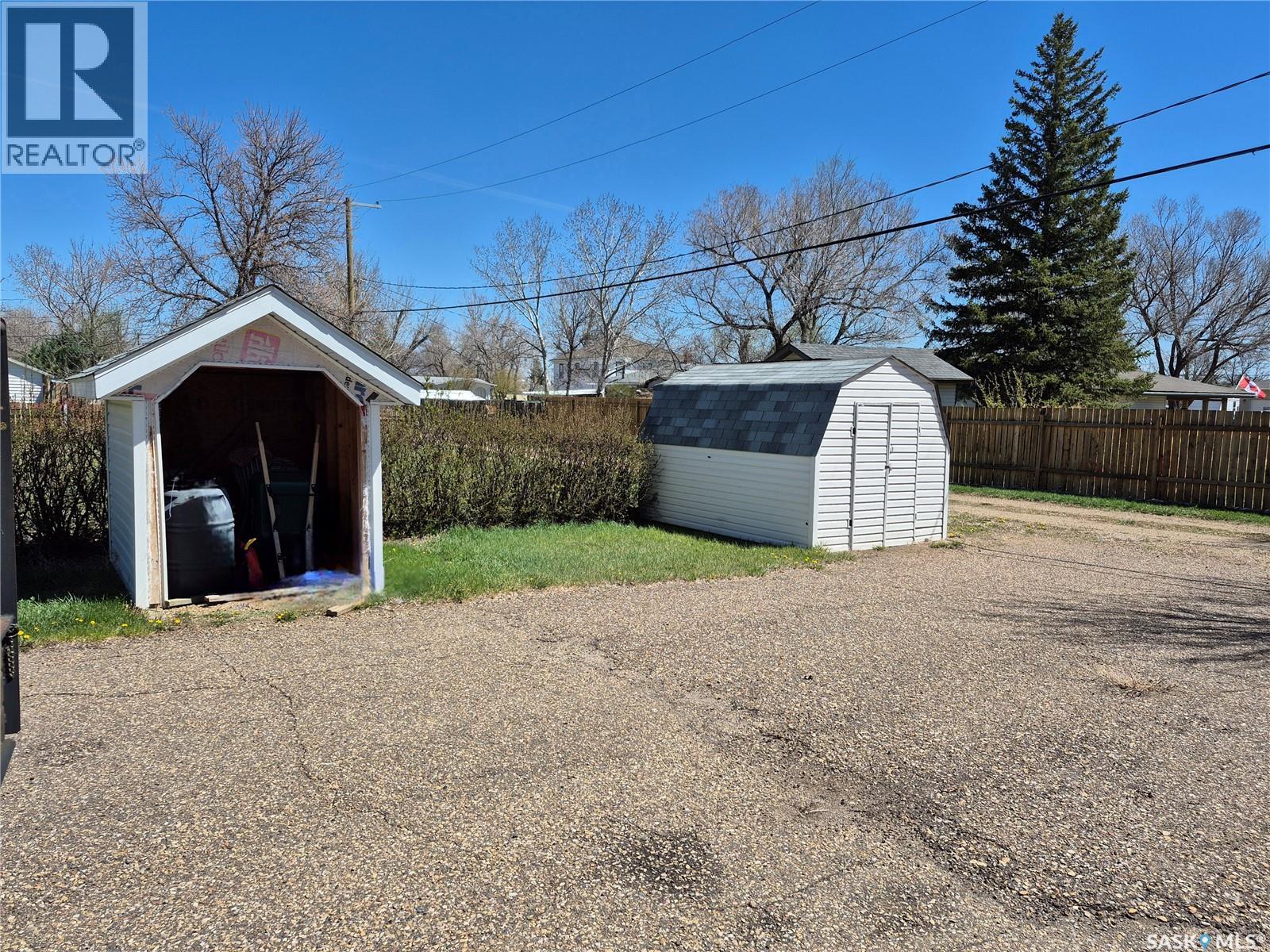317 2nd Street W, Ponteix, Saskatchewan  S0N 1Z0 - Photo 28 - SK033844