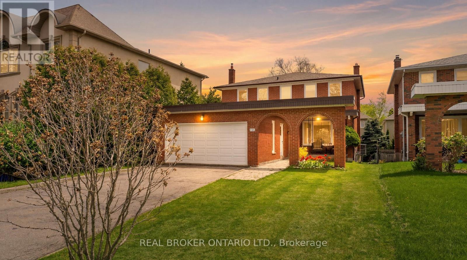 111 MADAWASKA AVENUE, Toronto, Ontario