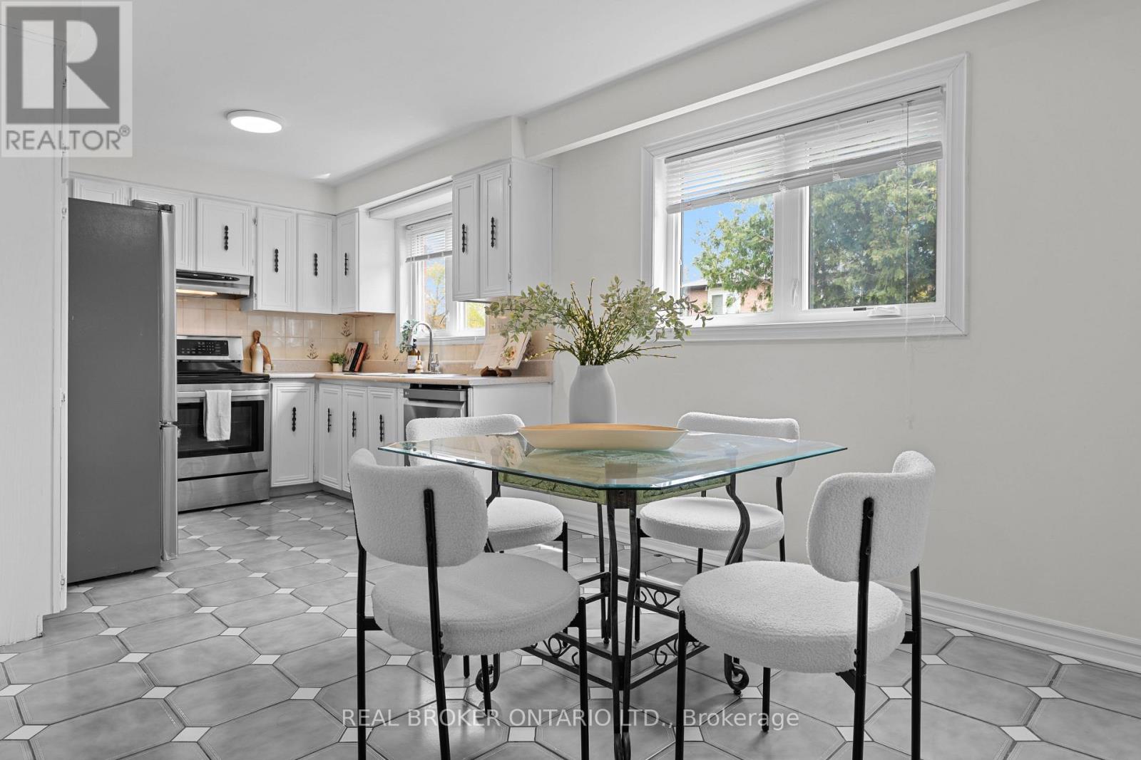 111 Madawaska Avenue, Toronto, Ontario  M2M 2R5 - Photo 11 - C13141790