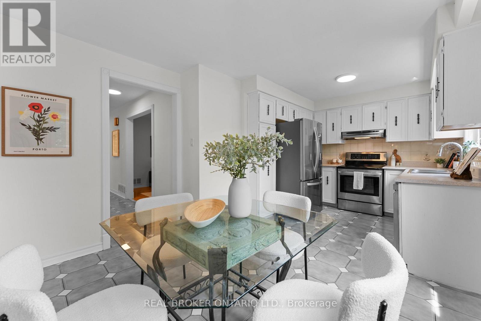 111 Madawaska Avenue, Toronto, Ontario  M2M 2R5 - Photo 12 - C13141790