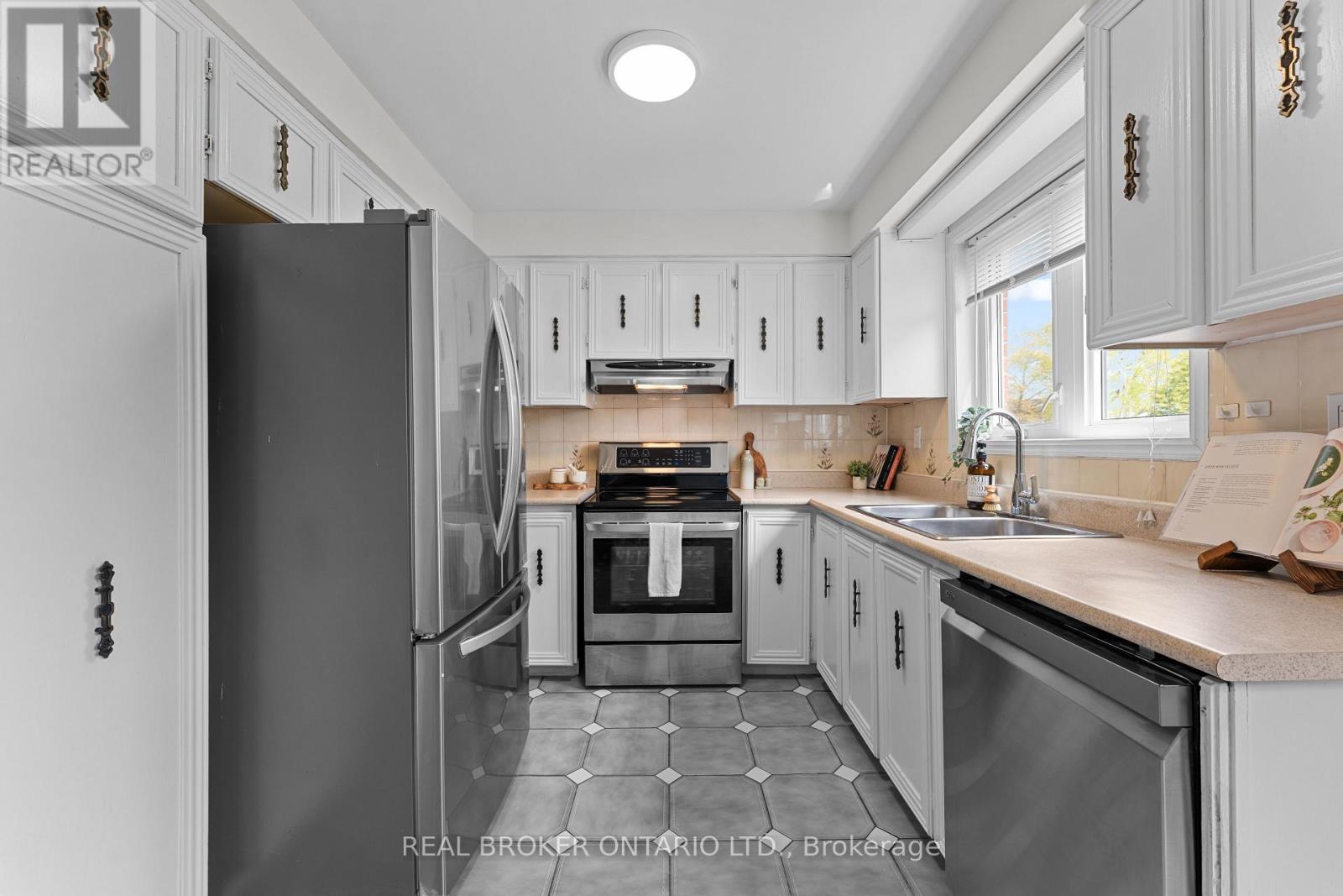111 Madawaska Avenue, Toronto, Ontario  M2M 2R5 - Photo 14 - C13141790