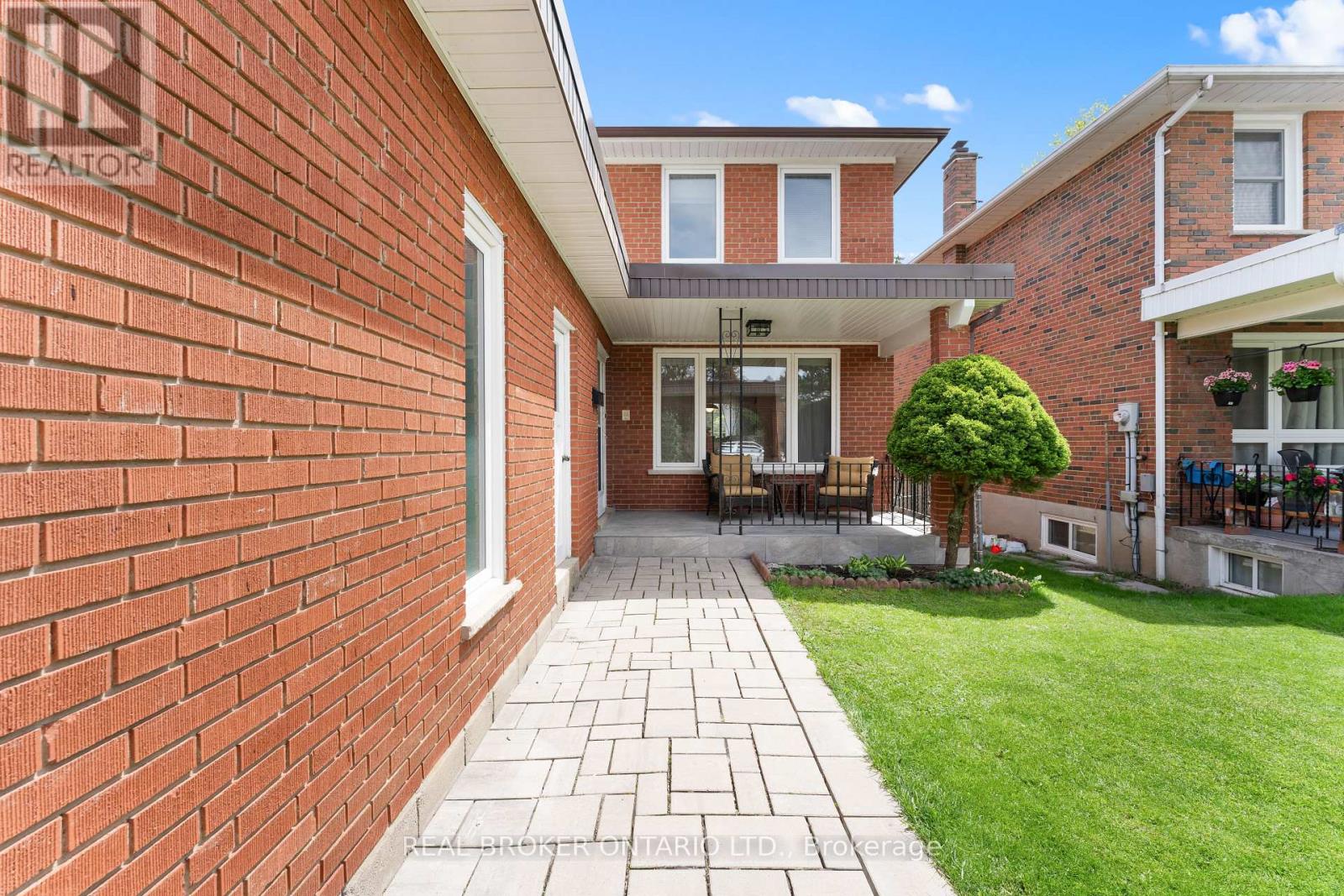 111 Madawaska Avenue, Toronto, Ontario  M2M 2R5 - Photo 2 - C13141790