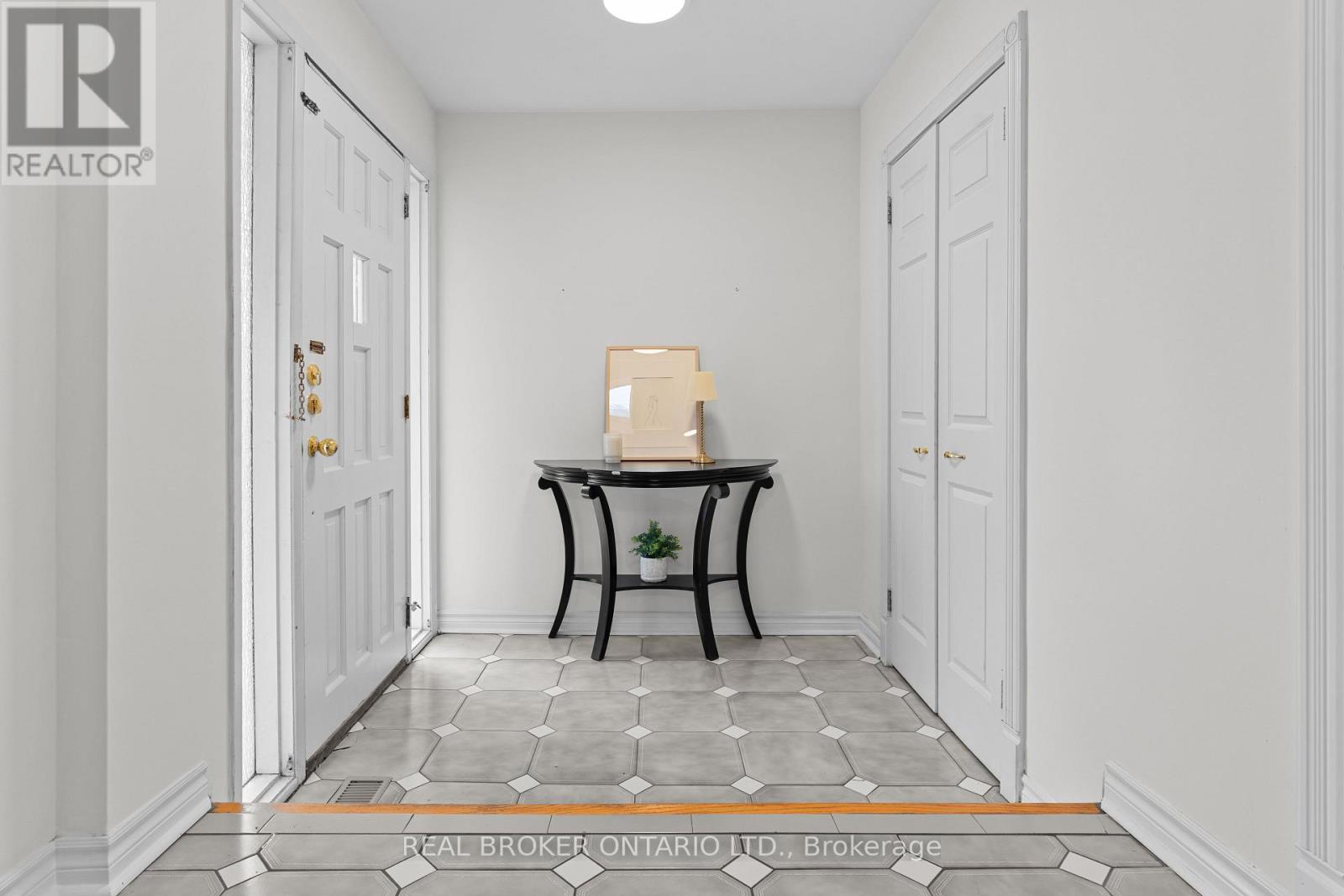 111 Madawaska Avenue, Toronto, Ontario  M2M 2R5 - Photo 3 - C13141790