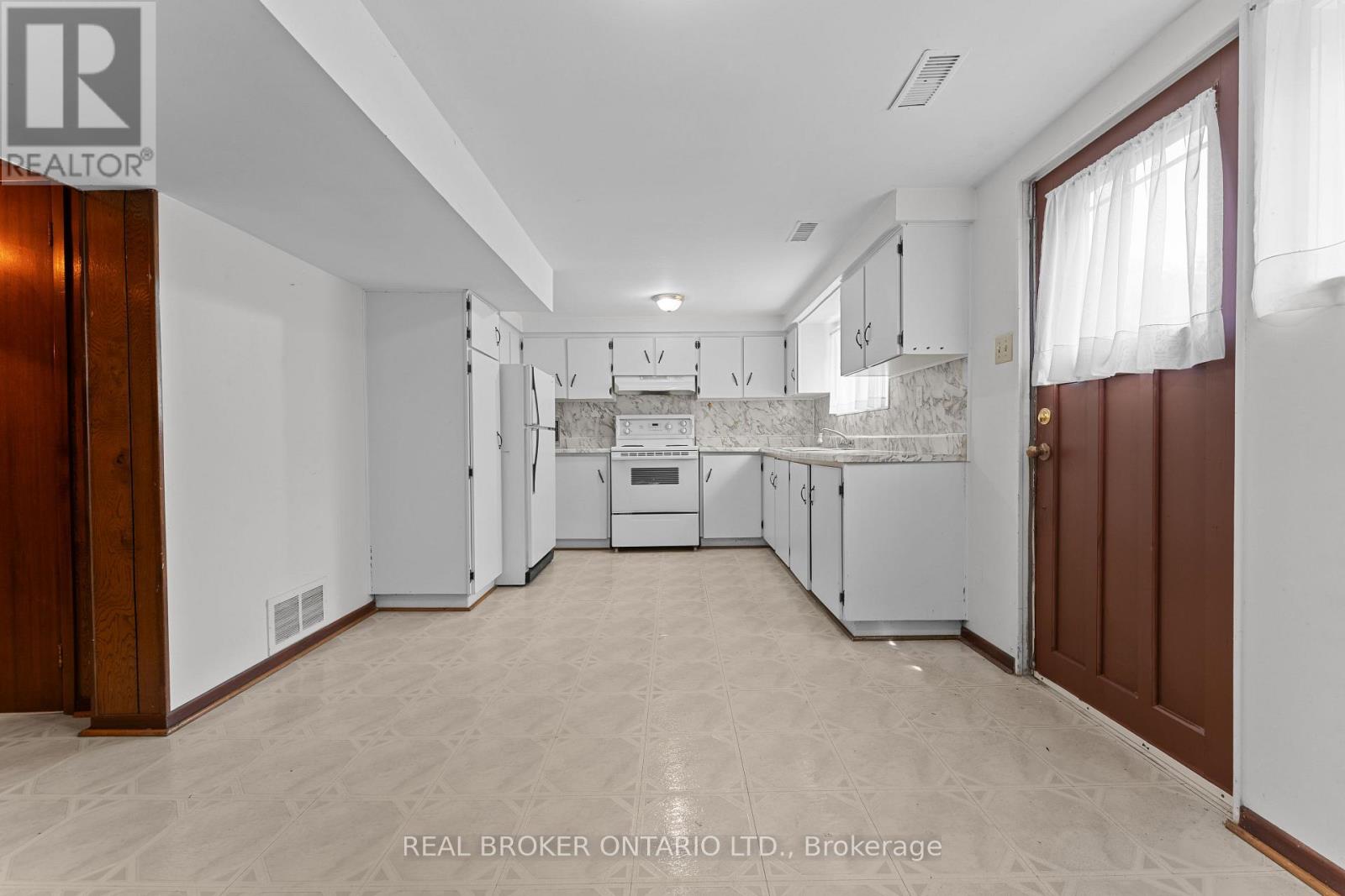 111 Madawaska Avenue, Toronto, Ontario  M2M 2R5 - Photo 30 - C13141790