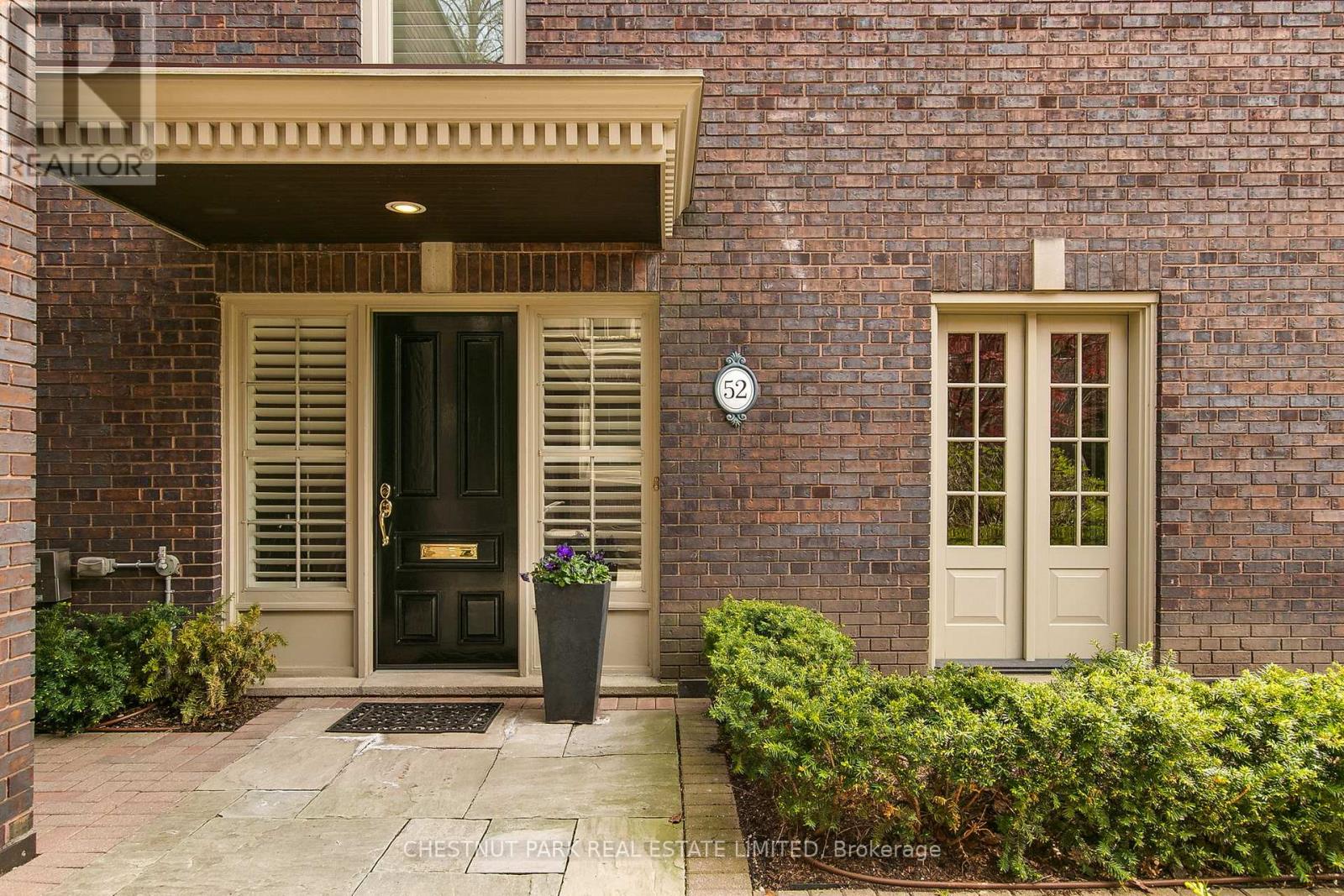 52 MAPLE AVENUE, Toronto, Ontario