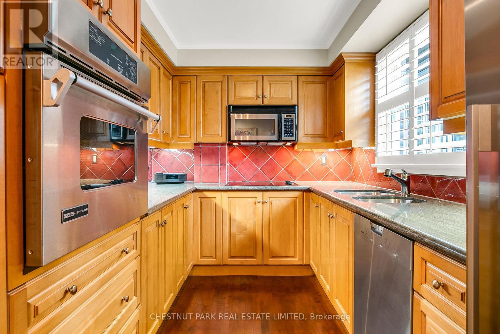 52 Maple Avenue, Toronto, Ontario  M4W 2T7 - Photo 13 - C13141810
