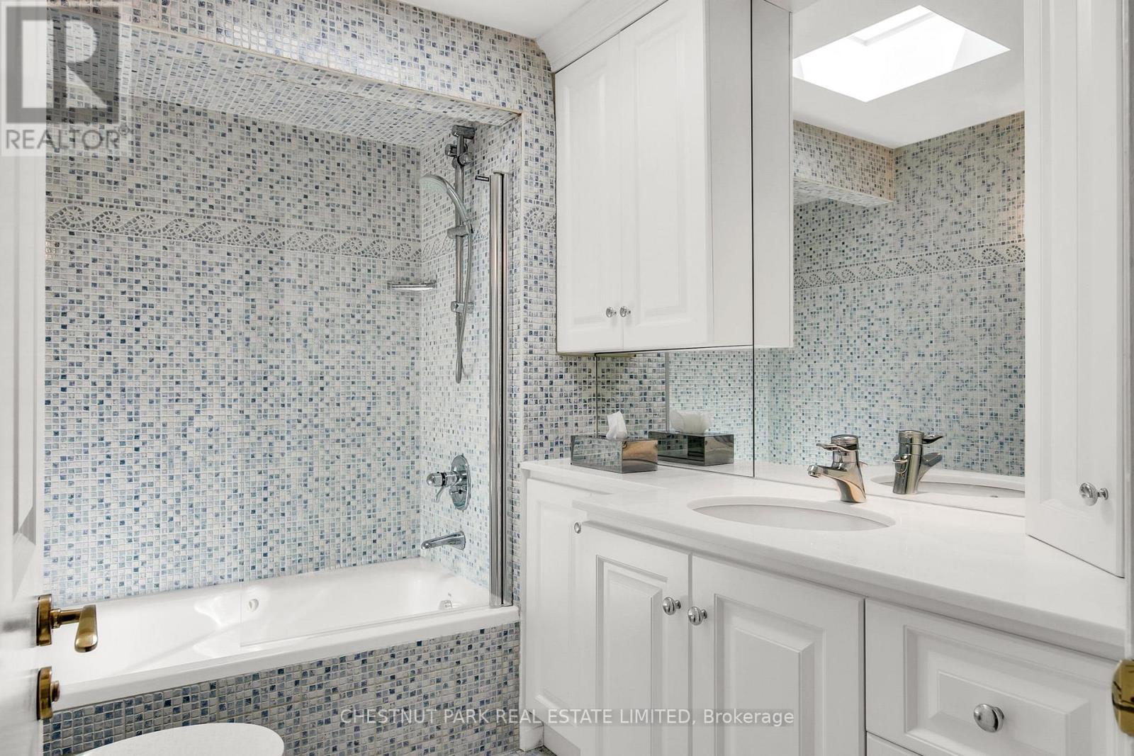 52 Maple Avenue, Toronto, Ontario  M4W 2T7 - Photo 35 - C13141810