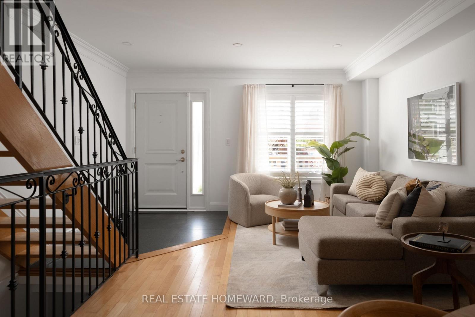 22 Kimbourne Avenue, Toronto, Ontario  M4J 4J2 - Photo 5 - E13141908