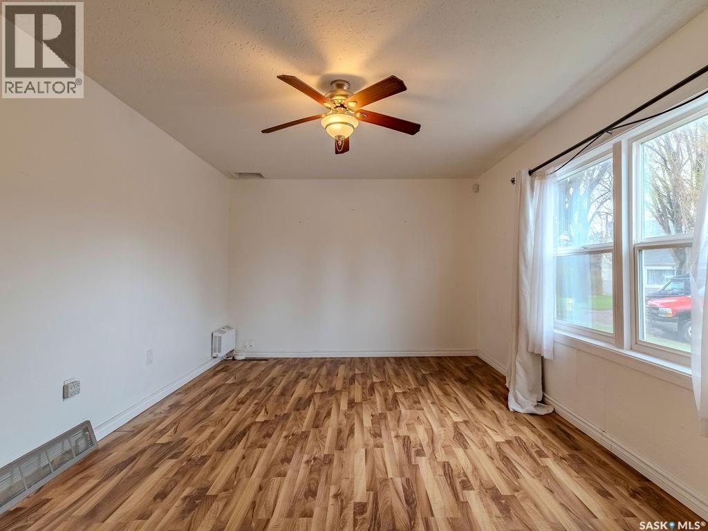9 Minto Place, Saskatoon, Saskatchewan  S7L 1C4 - Photo 5 - SK036353