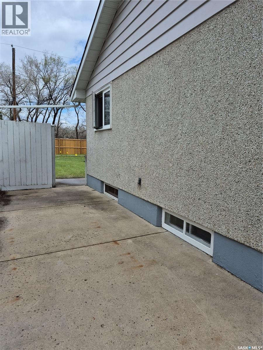 2902 21st Street W, Saskatoon, Saskatchewan  S7M 0W5 - Photo 3 - SK036312