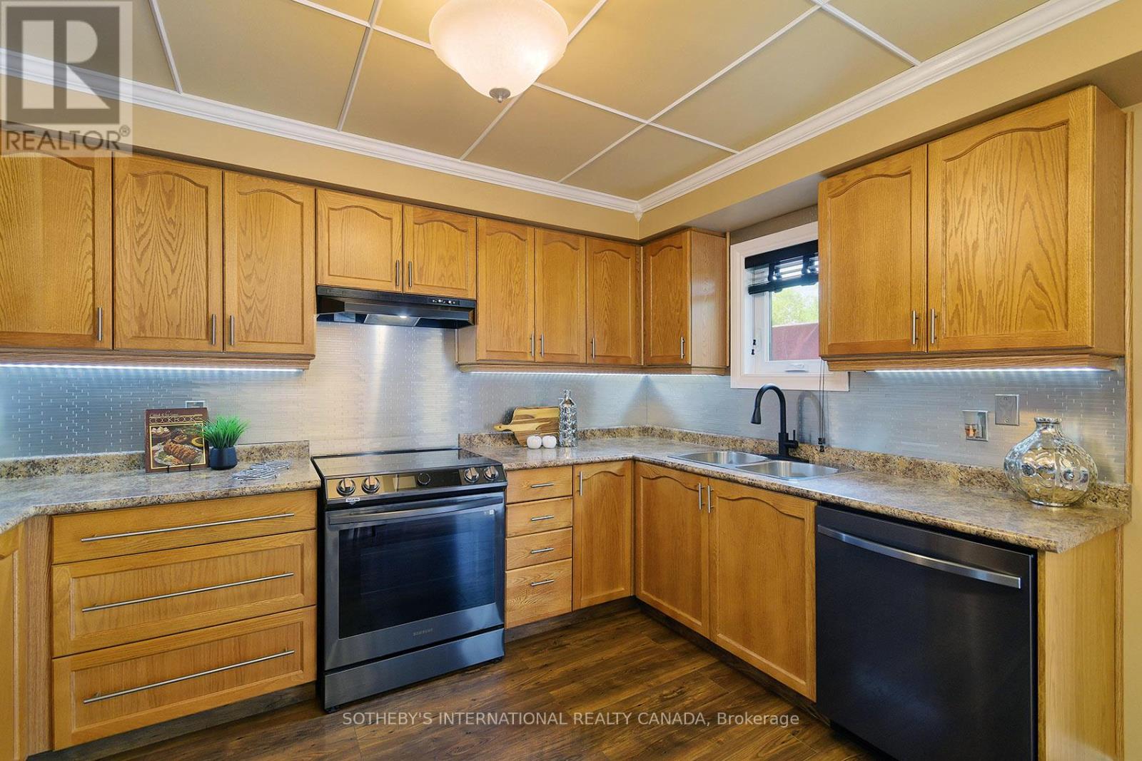 52 Monteith Crescent, Vaughan, Ontario  L6A 3M9 - Photo 10 - N13141904