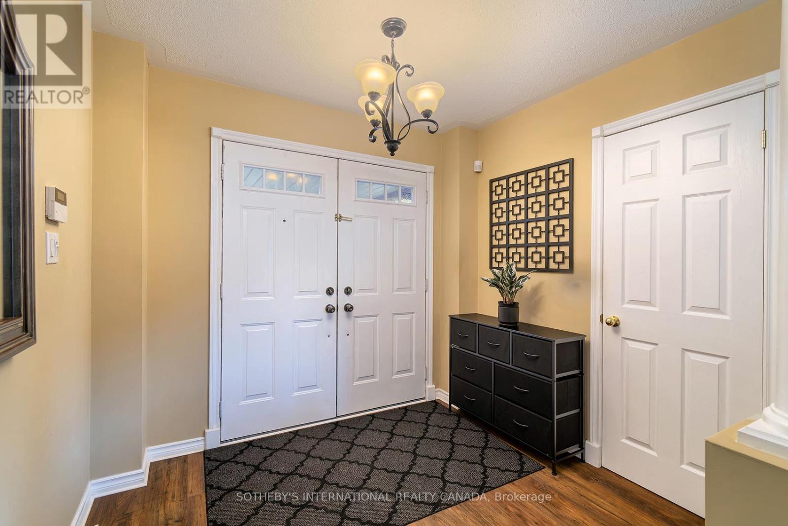 52 Monteith Crescent, Vaughan, Ontario  L6A 3M9 - Photo 3 - N13141904