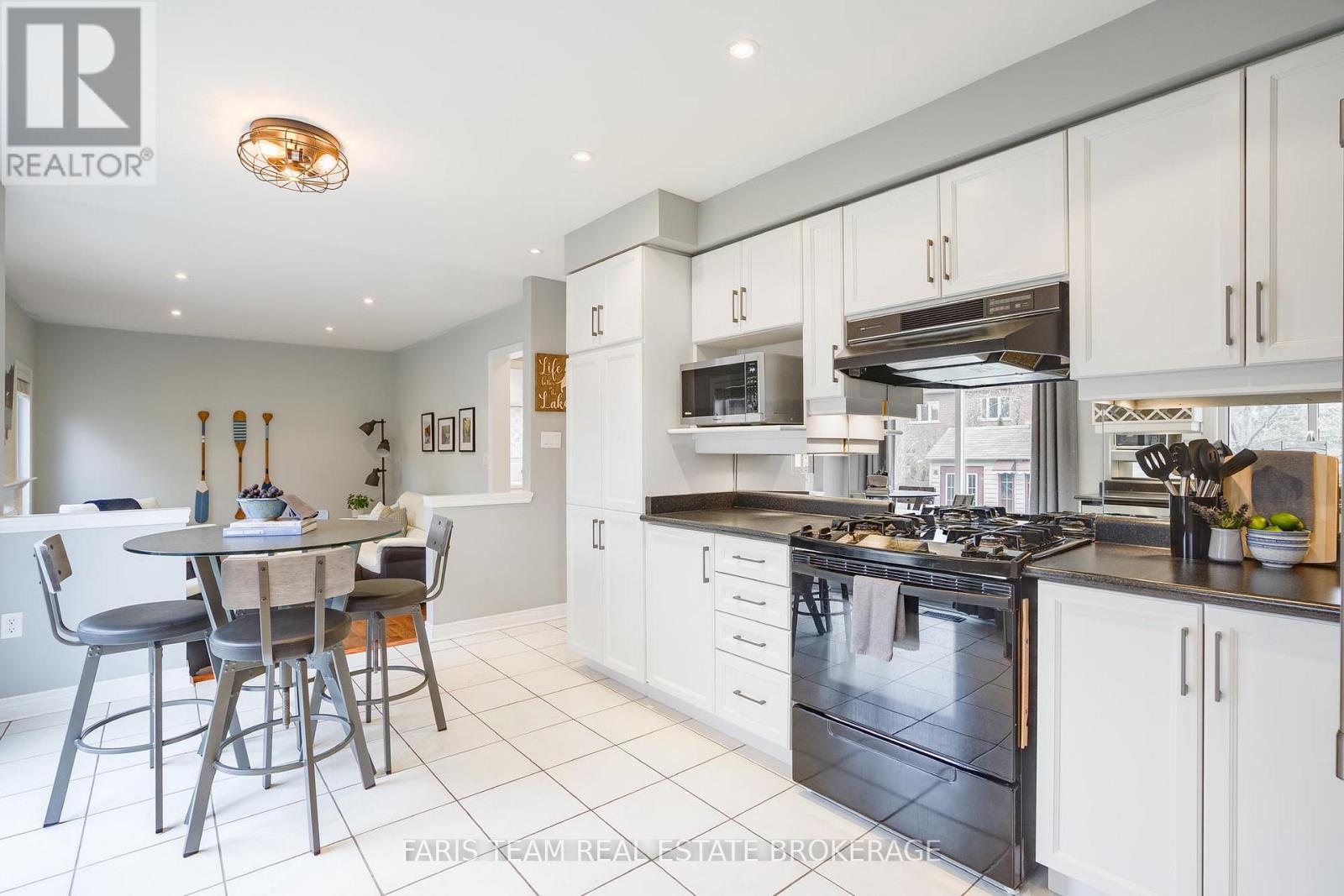 14 Bluewater Trail, Barrie (Bayshore), Ontario  L4N 0G8 - Photo 8 - S13141806