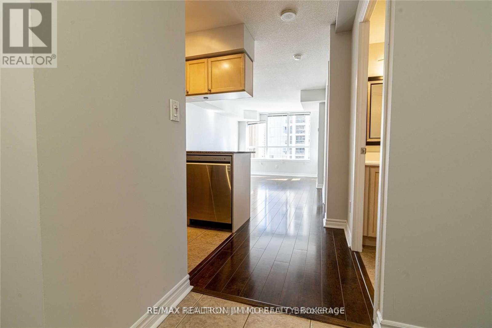 2212 - 4090 Living Arts Drive, Mississauga, Ontario  L5B 4M8 - Photo 17 - W13141822