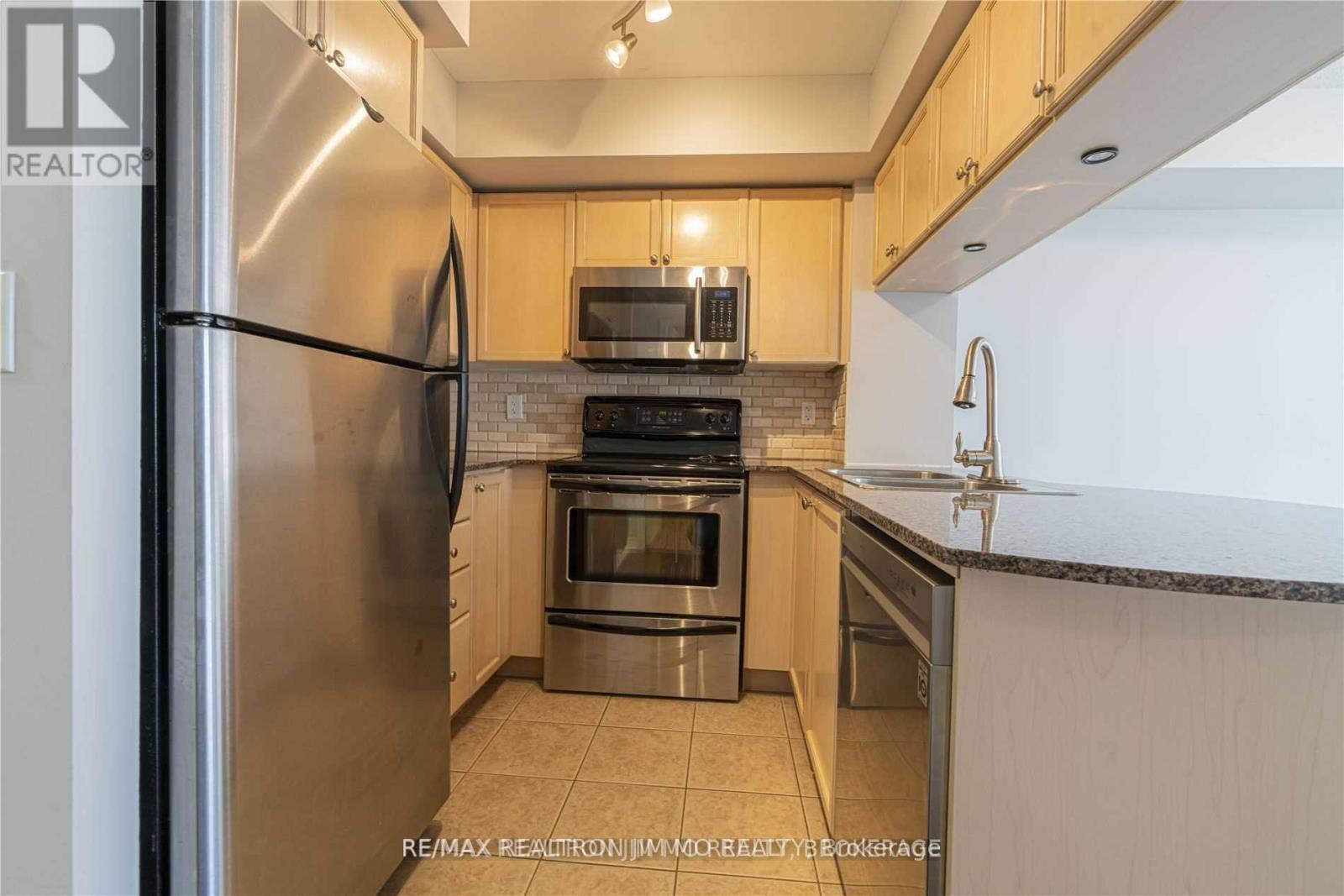 2212 - 4090 Living Arts Drive, Mississauga, Ontario  L5B 4M8 - Photo 2 - W13141822