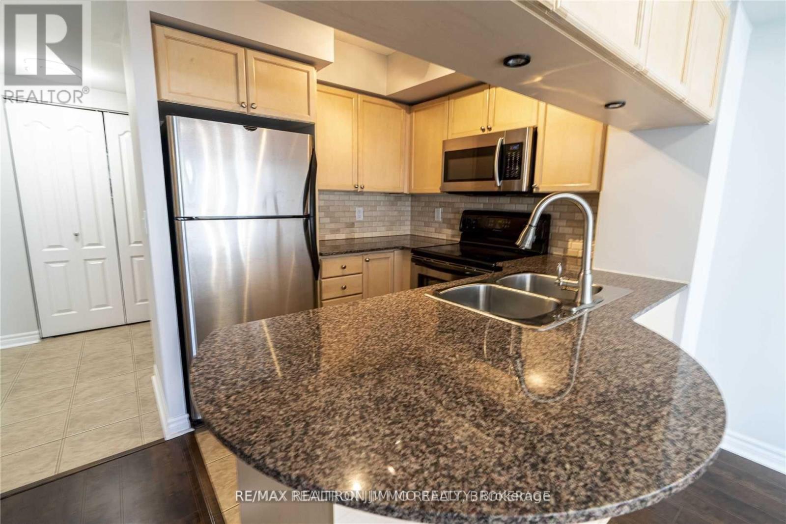 2212 - 4090 Living Arts Drive, Mississauga, Ontario  L5B 4M8 - Photo 4 - W13141822