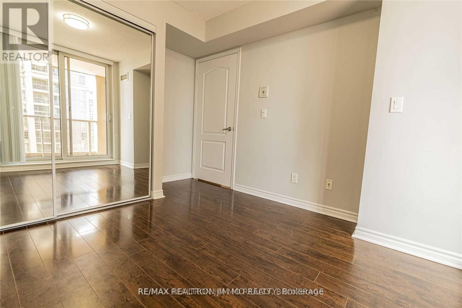 2212 - 4090 Living Arts Drive, Mississauga, Ontario  L5B 4M8 - Photo 9 - W13141822
