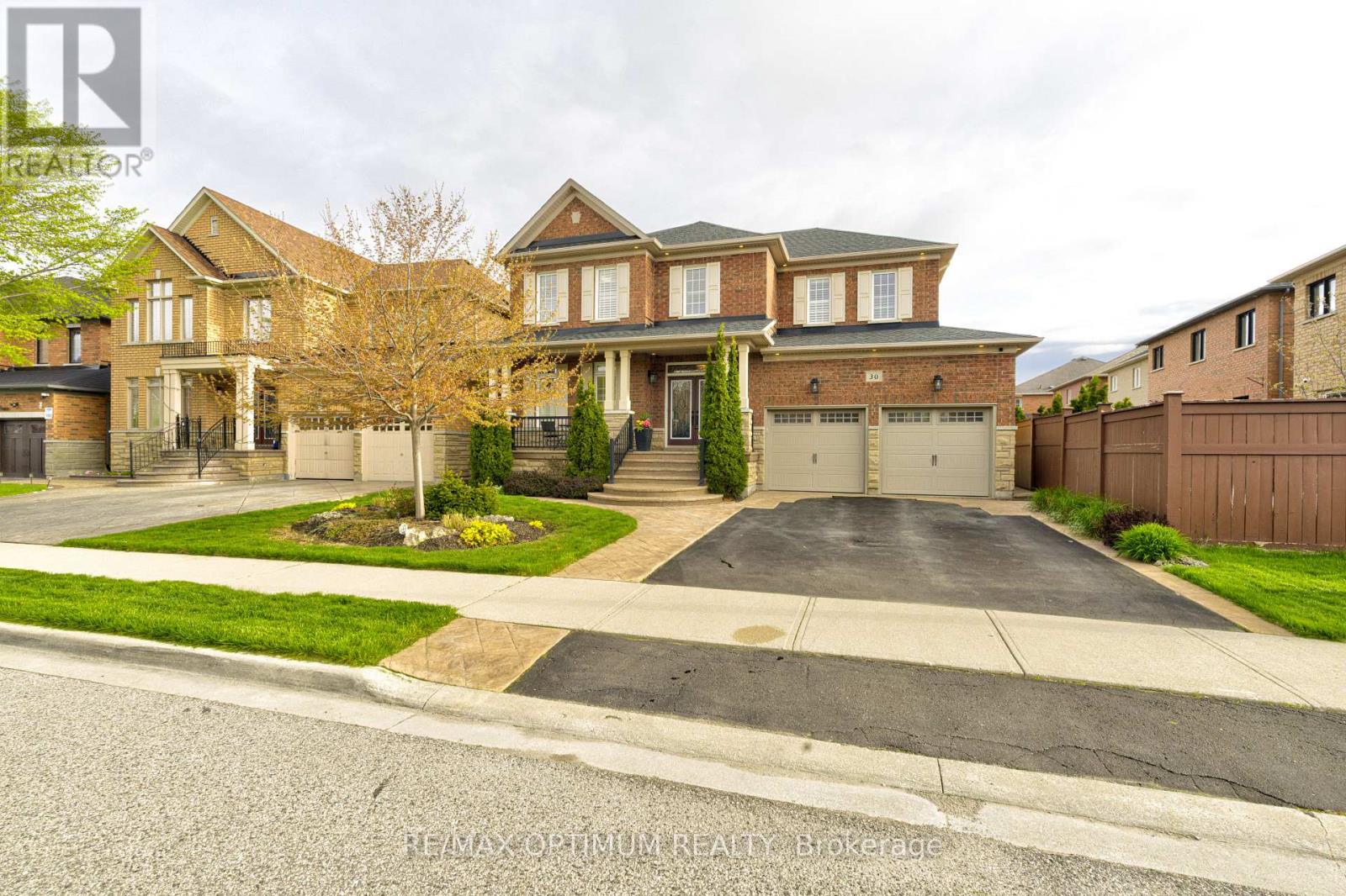 30 Sorbonne Drive, Brampton, Ontario  L6P 1Z3 - Photo 2 - W13141870