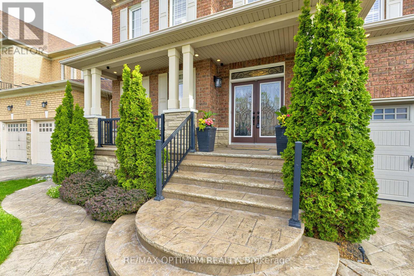 30 Sorbonne Drive, Brampton, Ontario  L6P 1Z3 - Photo 3 - W13141870