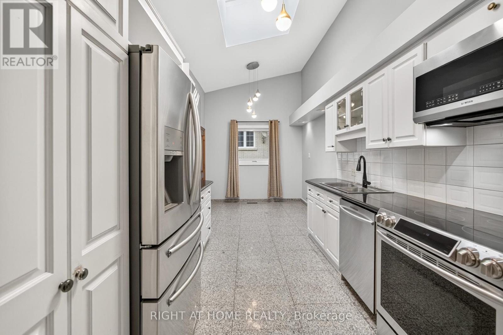 20 Pine Ridge Lane, Brampton, Ontario  L6W 1G6 - Photo 12 - W13141910