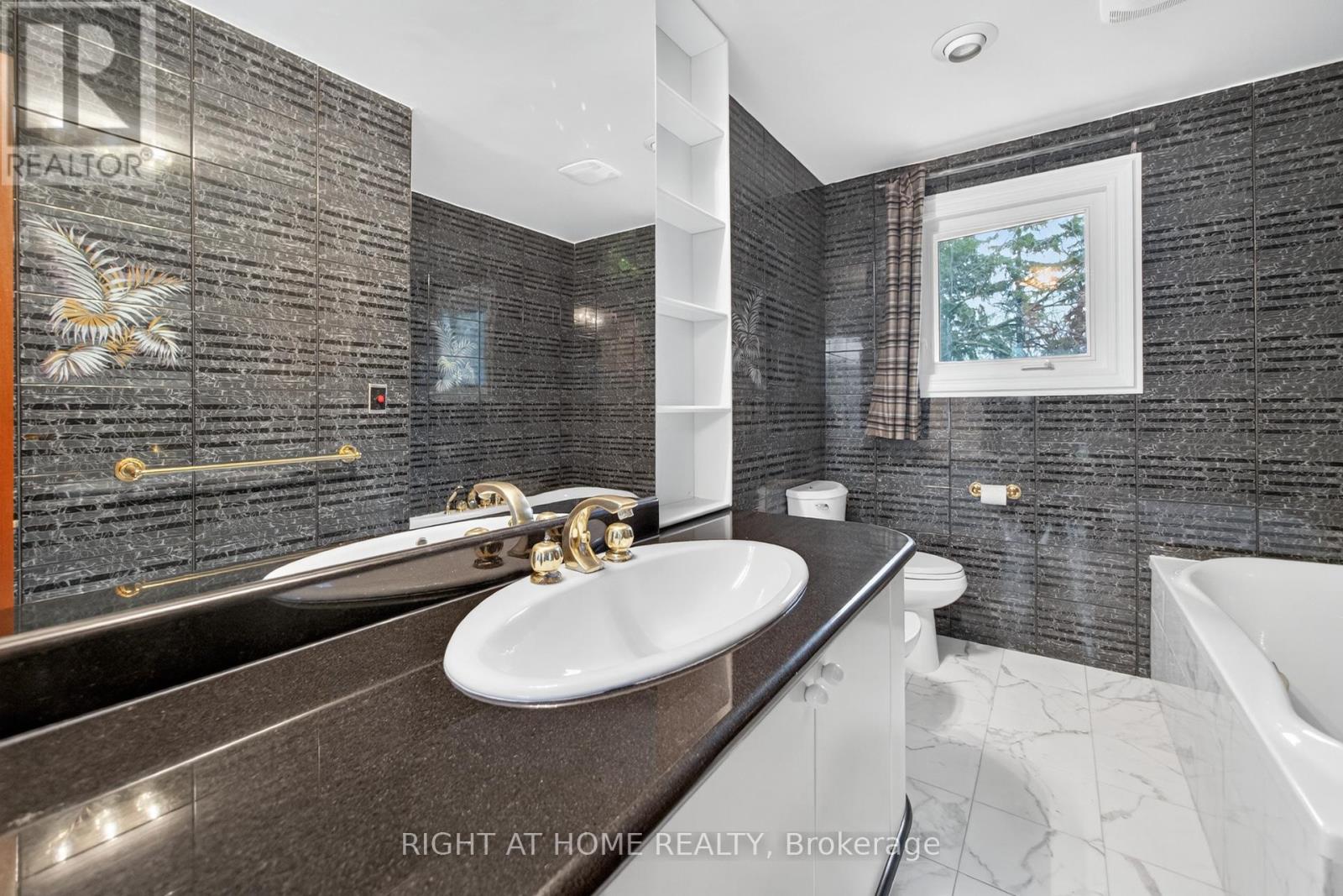 20 Pine Ridge Lane, Brampton, Ontario  L6W 1G6 - Photo 19 - W13141910