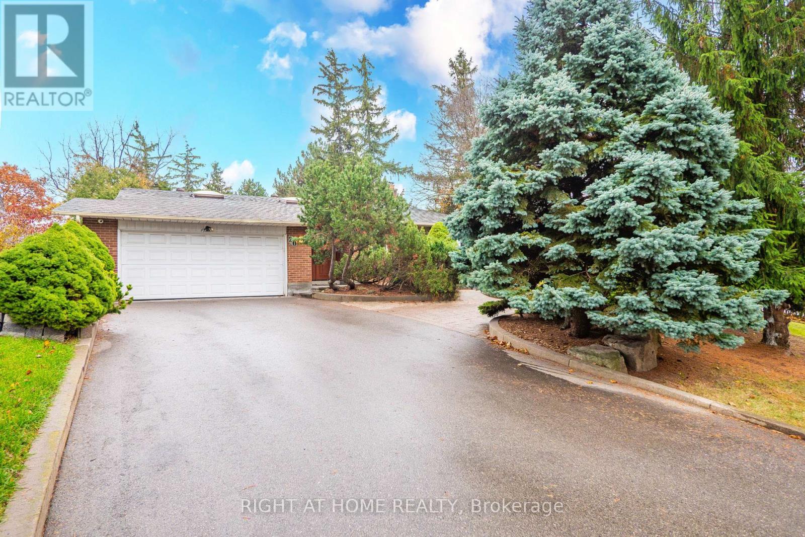 20 Pine Ridge Lane, Brampton, Ontario  L6W 1G6 - Photo 2 - W13141910