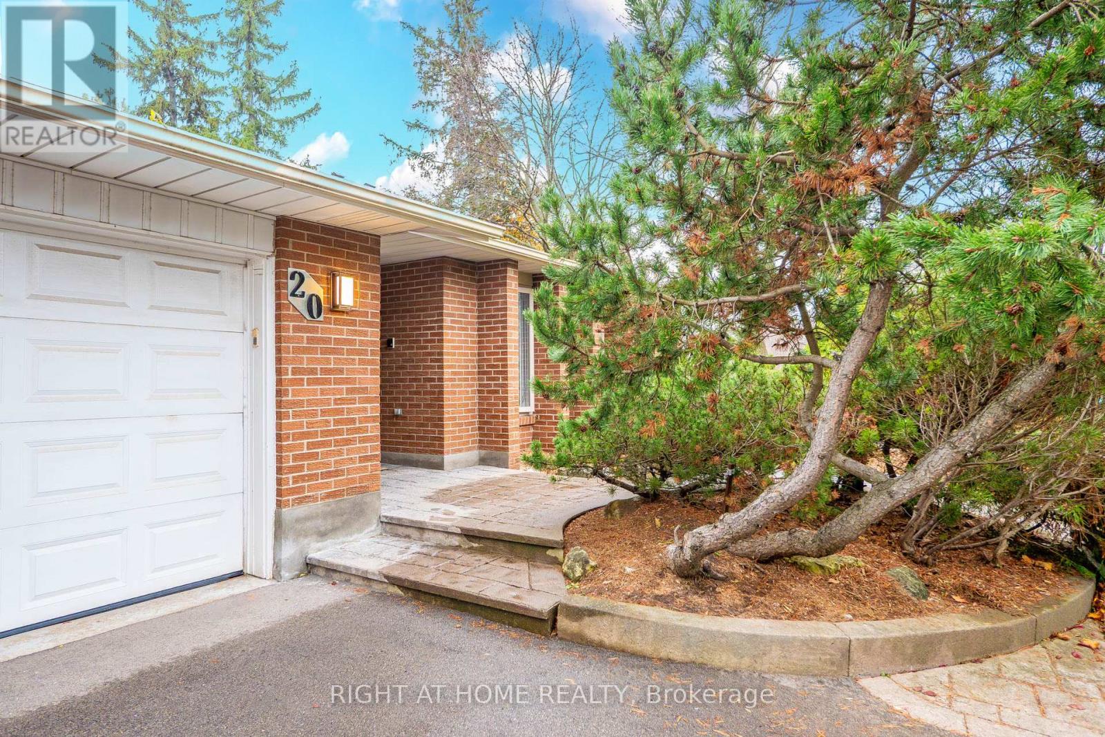20 Pine Ridge Lane, Brampton, Ontario  L6W 1G6 - Photo 3 - W13141910