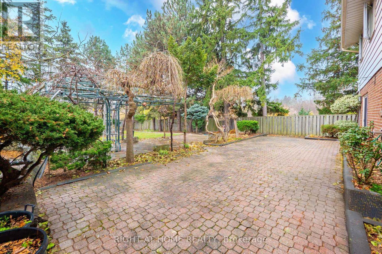 20 Pine Ridge Lane, Brampton, Ontario  L6W 1G6 - Photo 36 - W13141910